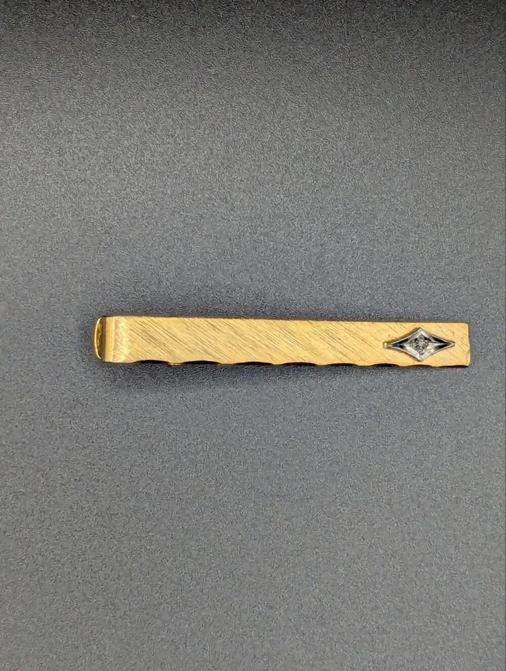 Gold Toned Men’s Tie Clip with Diamond-Shaped Accent